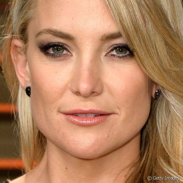 Os olhos pretos esfumados deixaram o look da atriz ainda mais glamouroso para festa da Vanity Fair p?s-Oscar, em 2014